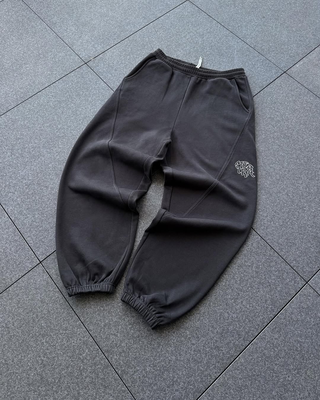 Mertra Sweatpants Black